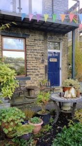 The Cabin: Great Views,Garden,Close to Town, Quiet Image 1