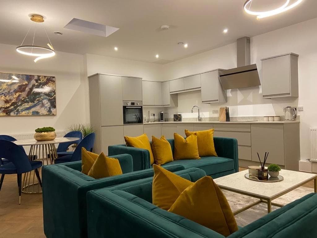 Apartment 11 Penthouse 2 bedrooms, sleeps 4 Image 1