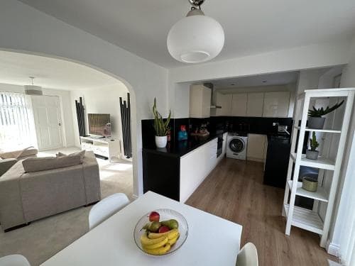 Spacious and stylish 4-bed home ideal for families Image 3