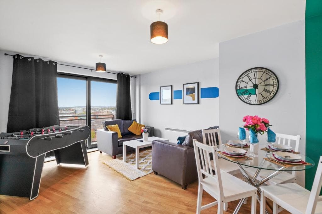 Stylish Central Sheffield Apartment - Parking Image 1