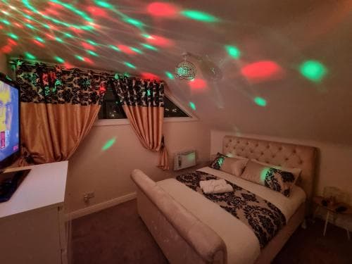 *F43NH* Setup for your most relaxed & Cosy stay + Free Parking + Free Fast WiFi * Image 3