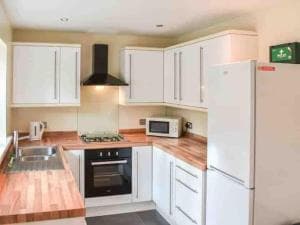 Normanton -ThreeStorey Townhouse -Free parking Image 2