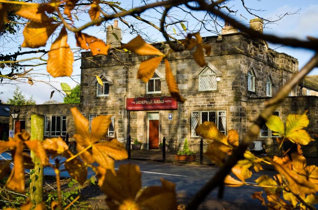 Norfolk Arms Hotel, Ringinglow Image 2