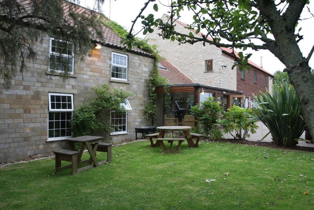 Cottage Lea's Country Hotel & Restaurant Image 1