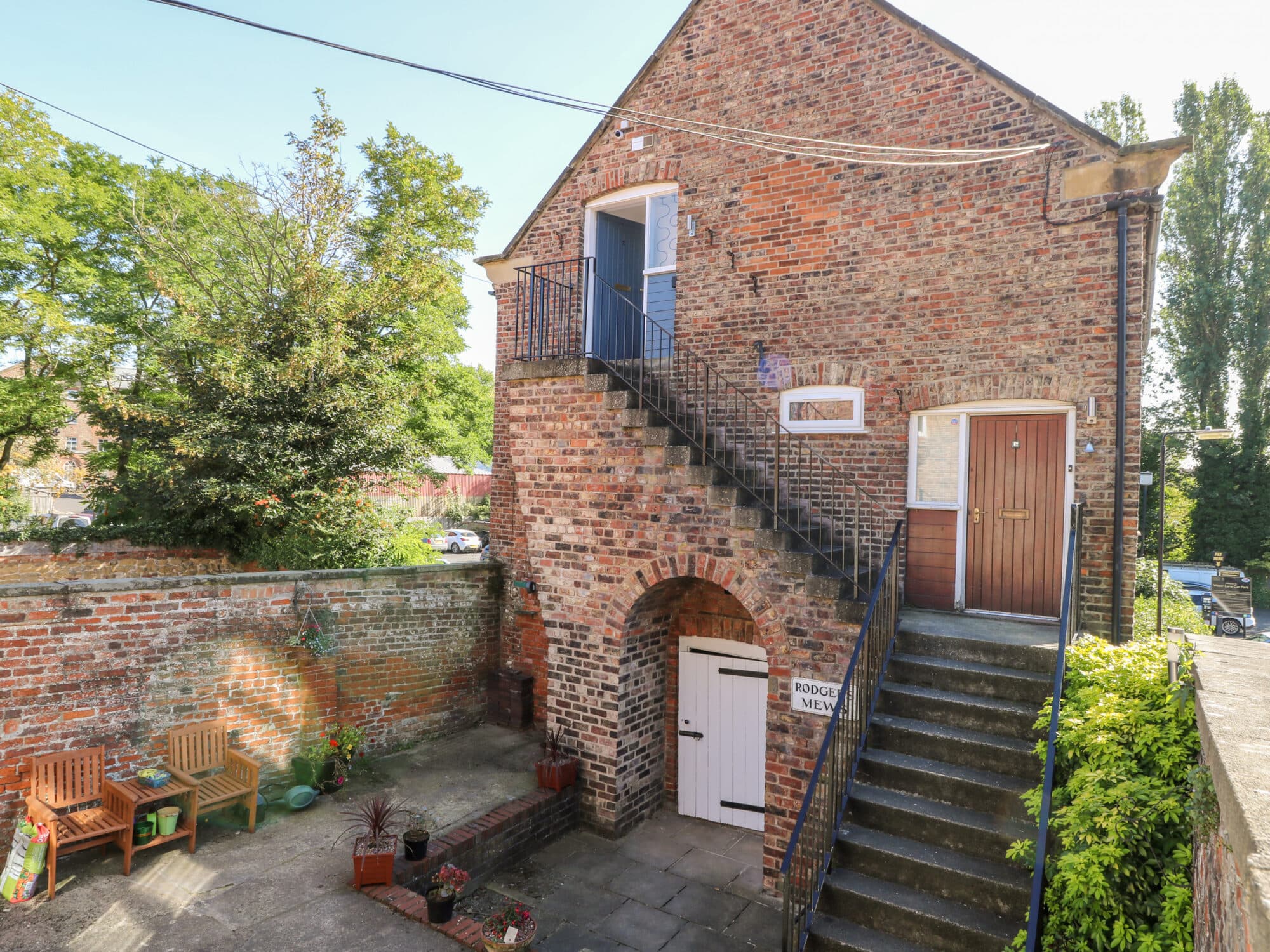 2 Rodgers Mews Image 5