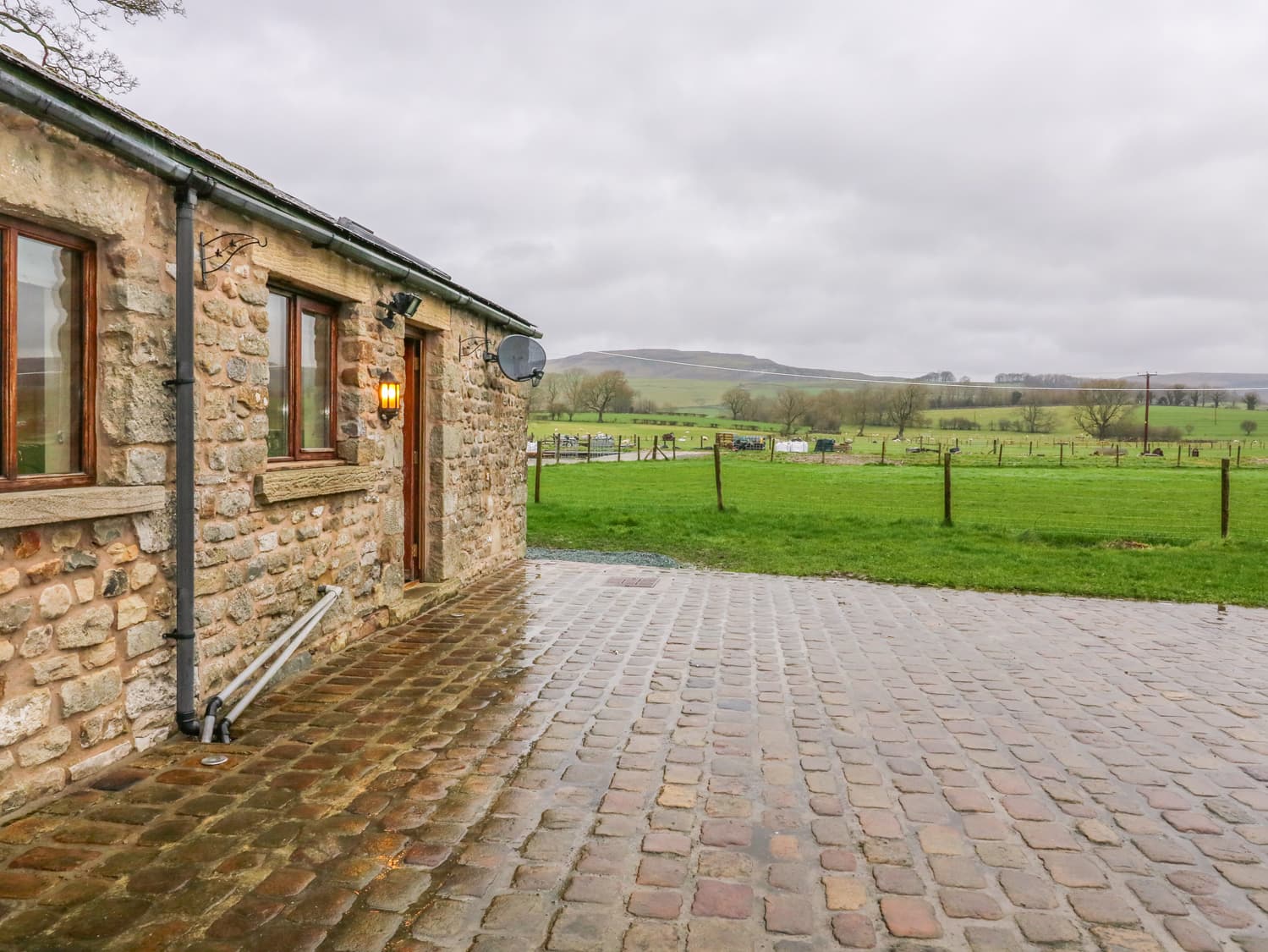 Orcaber Farmhouse Image 4