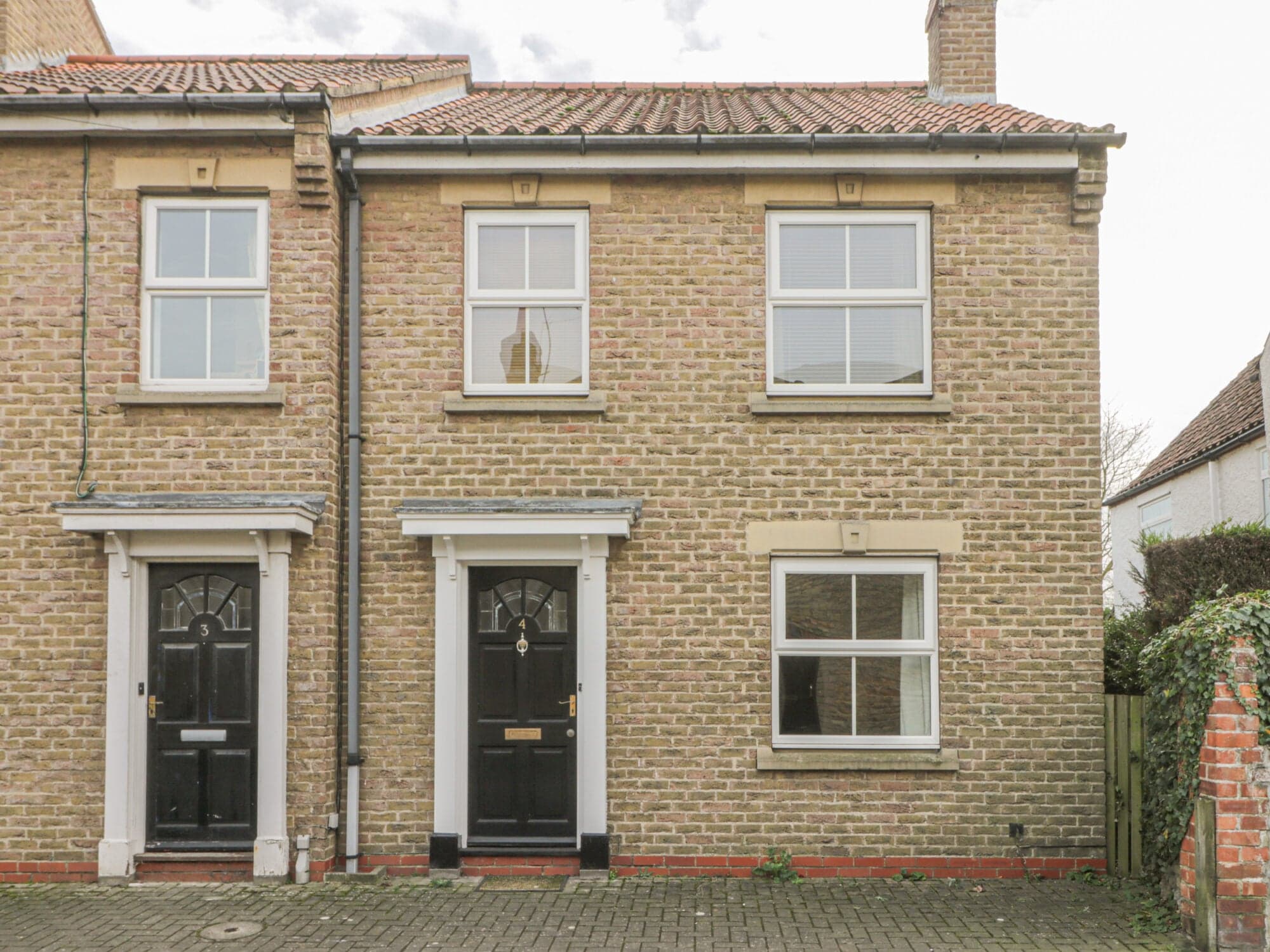 4 Castle Mews Image 1