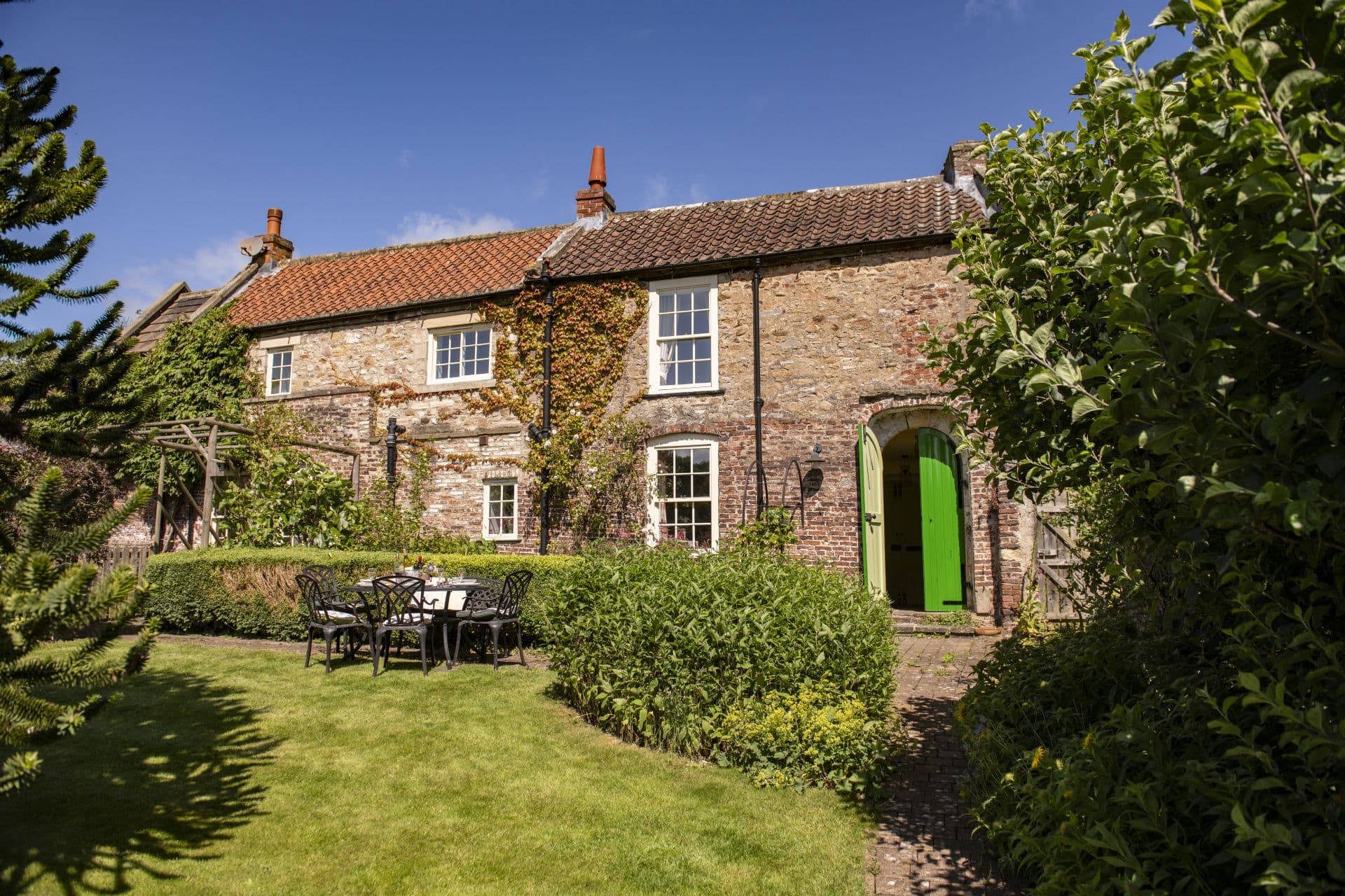 Garden Cottage Image 5