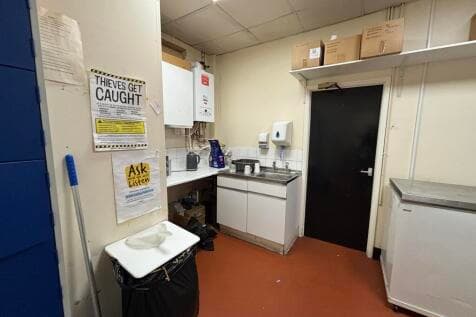 Retail Property (high street) to rent Image 5