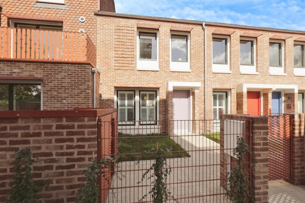 3 Bedroom Terraced House For Sale In Duncombe Square, Burton Stone Lane, York, Yo30 in york