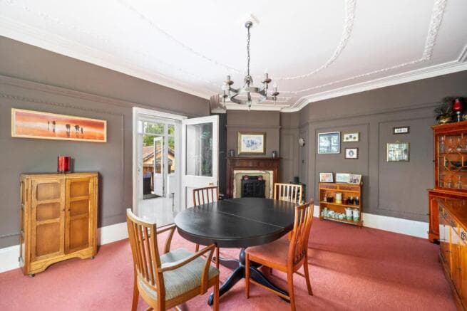 5 bed Detached for sale Image 9