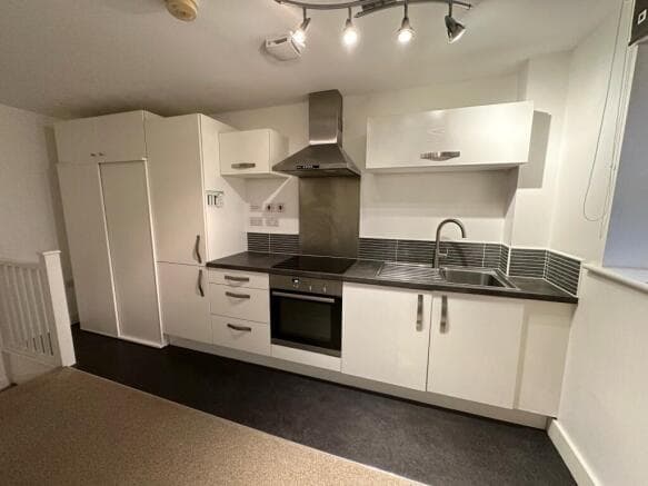 2 bed House to rent Image 2