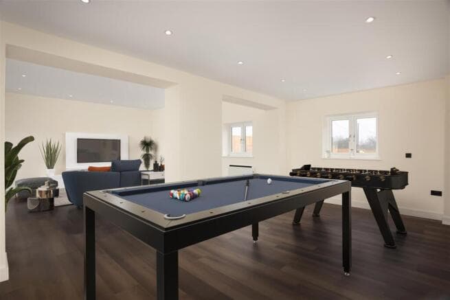 6 bed Detached for sale Image 5