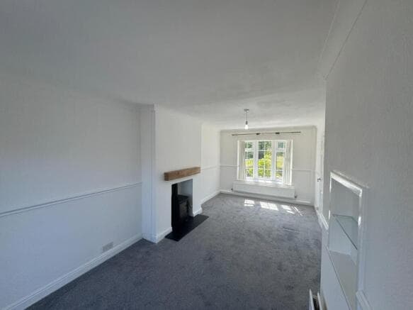2 bed End of Terrace to rent Image 3