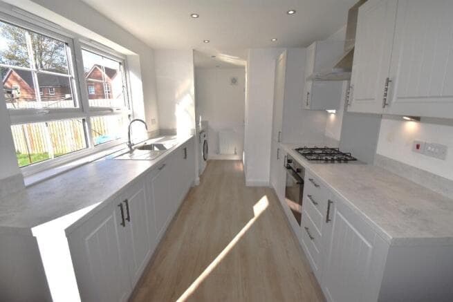 3 bed Detached to rent Image 2