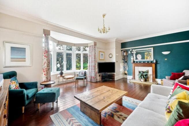 5 bed Detached for sale Image 7