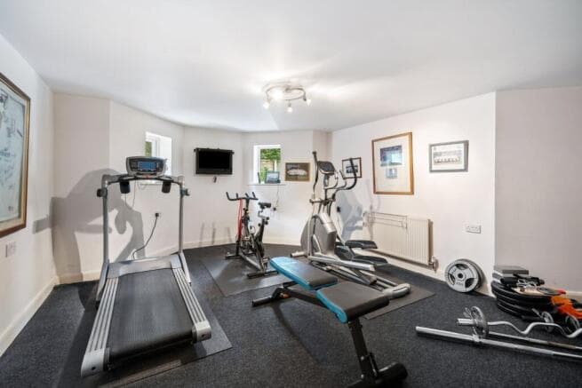 5 bed Detached for sale Image 12