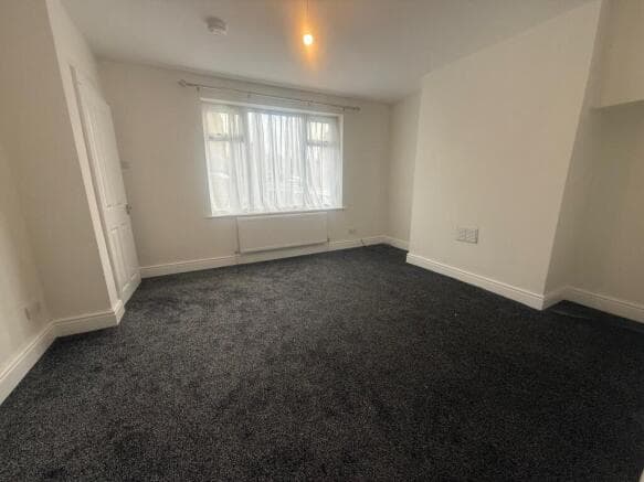 3 bed House to rent Image 2