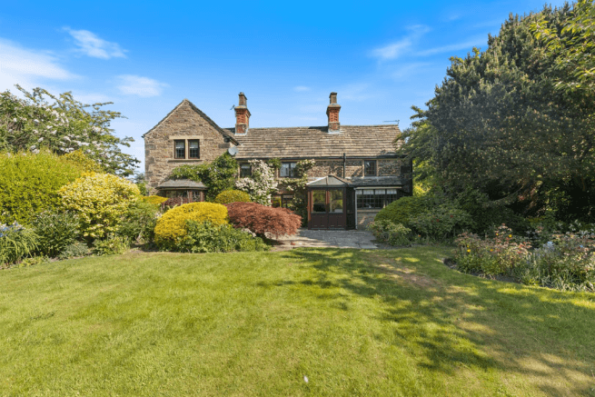 3 bed Detached for sale in barnsley