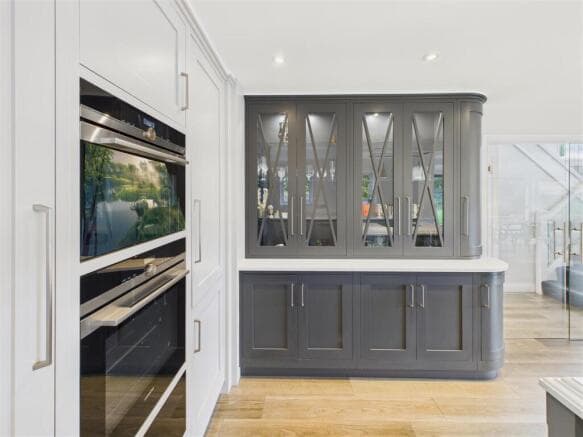 4 bed Detached for sale Image 10