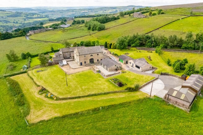 6 bed Detached for sale in halifax