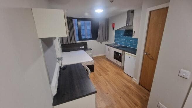 Studio to rent in sheffield