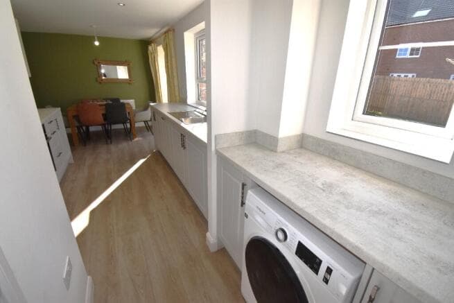 3 bed Detached to rent Image 5