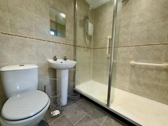 3 bed Terraced to rent Image 4