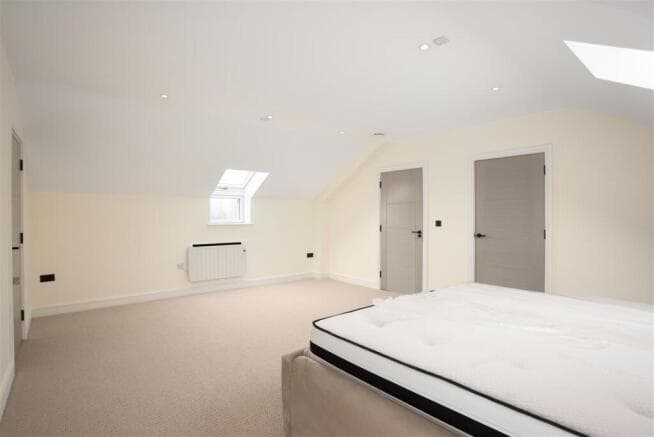 6 bed Detached for sale Image 9