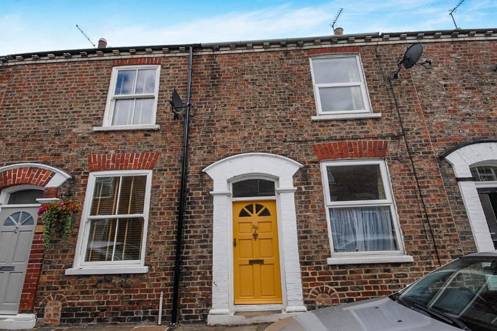 2 Bedroom Terraced House For Rent In St. Pauls Terrace, York, Yo24 in york