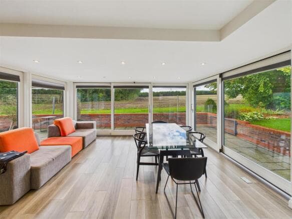 4 bed Detached for sale Image 11