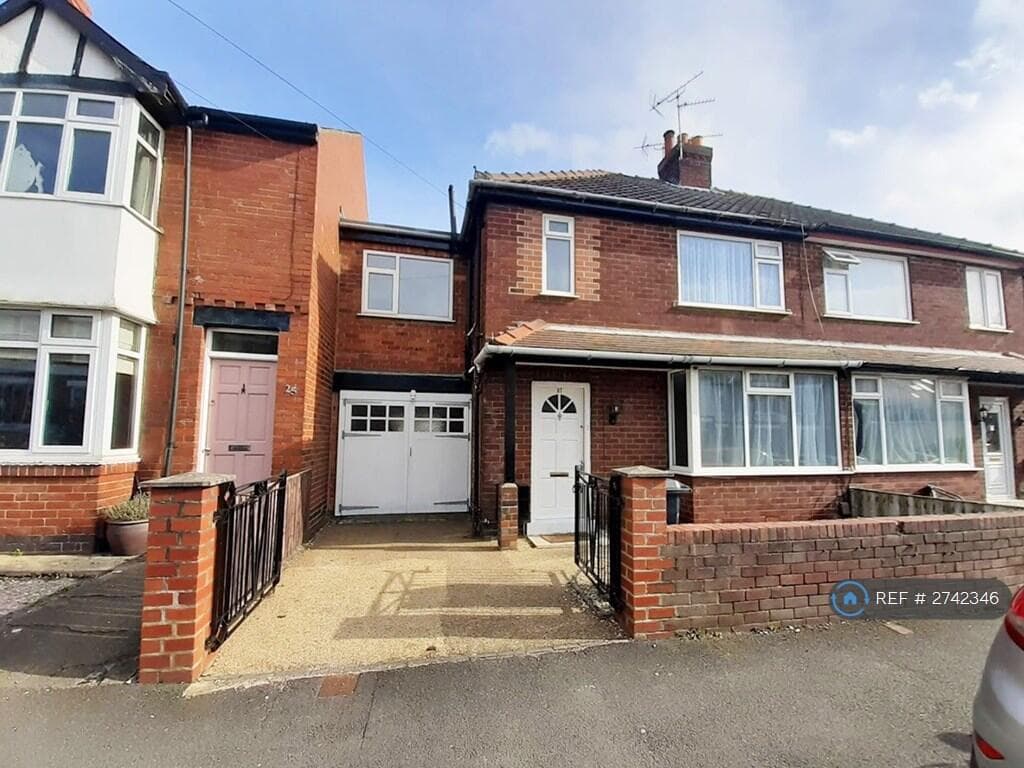 4 Bedroom Semi-Detached House For Rent In Beech Avenue, York, Yo24 in york