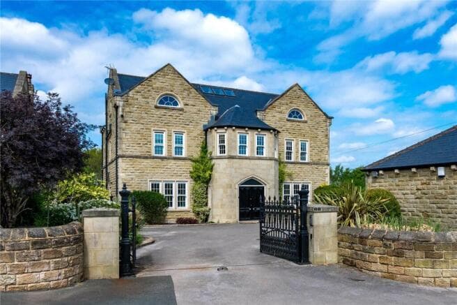 5 bed Detached for sale in bradford