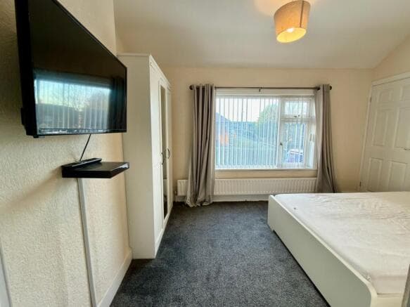 3 bed Terraced to rent Image 2
