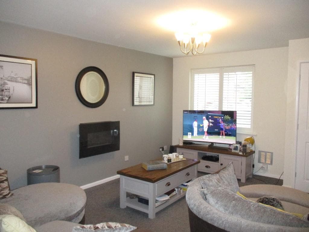 3 Bedroom Semi-Detached House For Rent In Whitley Close, York, North Yorkshire, Yo30 in york