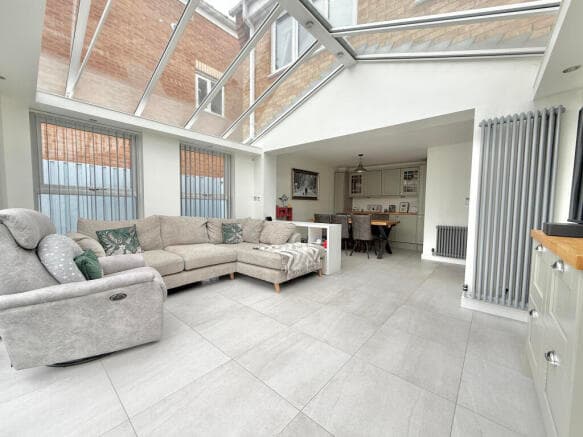 4 bed Detached for sale Image 8