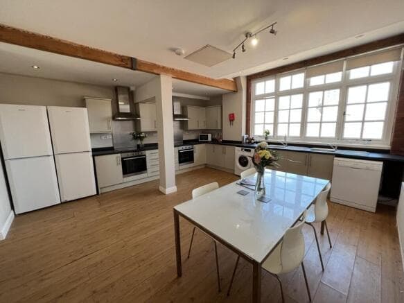 8 bed Flat to rent in sheffield