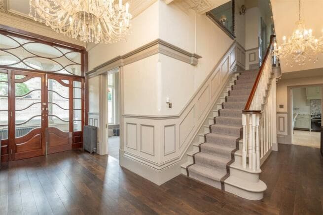 8 bed Detached for sale Image 4