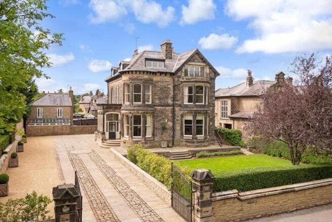 9 bed Detached for sale in harrogate