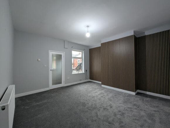 2 bed Terraced to rent Image 2