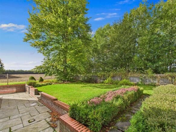 4 bed Detached for sale Image 3