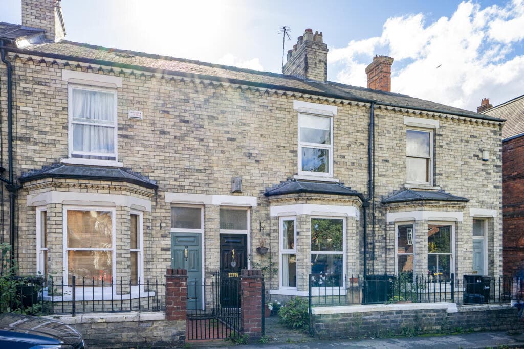 3 Bedroom Terraced House For Sale In Alma Terrace, York, Yo10 in york