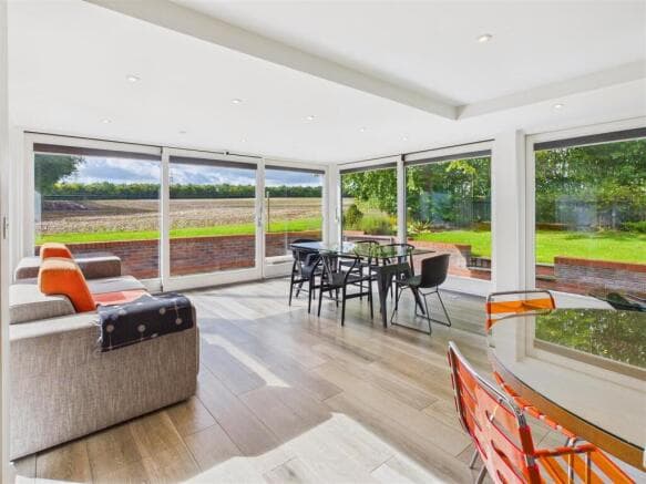 4 bed Detached for sale Image 4