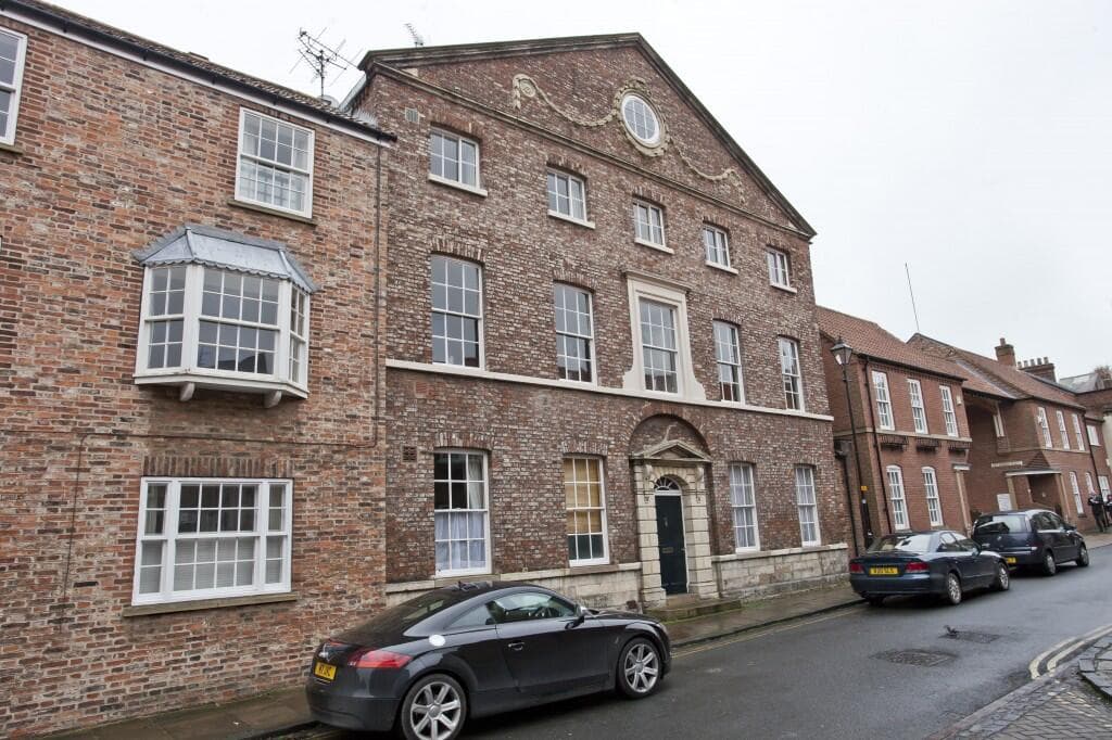 1 Bedroom Flat For Rent In St. Andrewgate, York, Yo1 in york