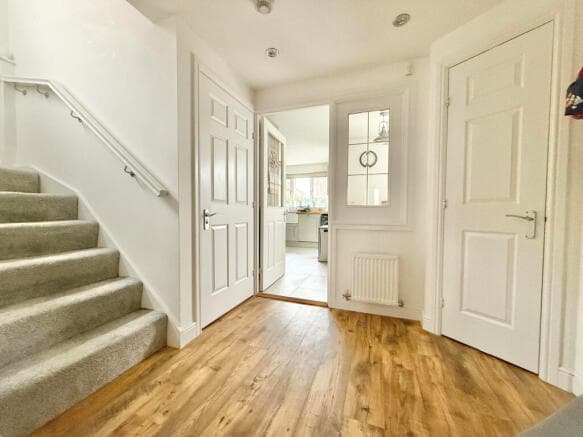 4 bed Detached for sale Image 11