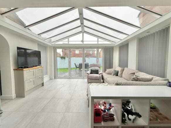4 bed Detached for sale Image 5