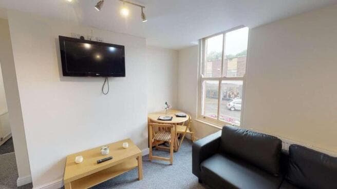 7 bed Flat to rent Image 11