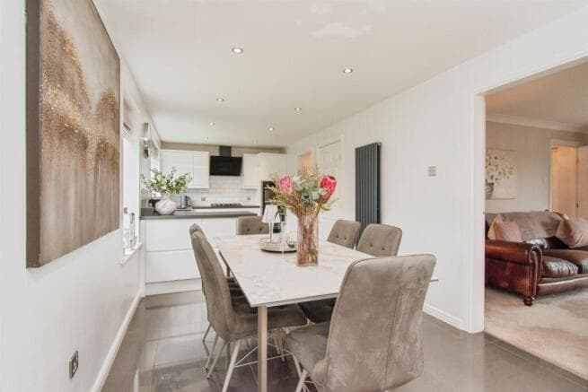 4 bed Detached for sale Image 7