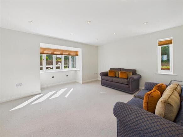 4 bed Detached for sale Image 5