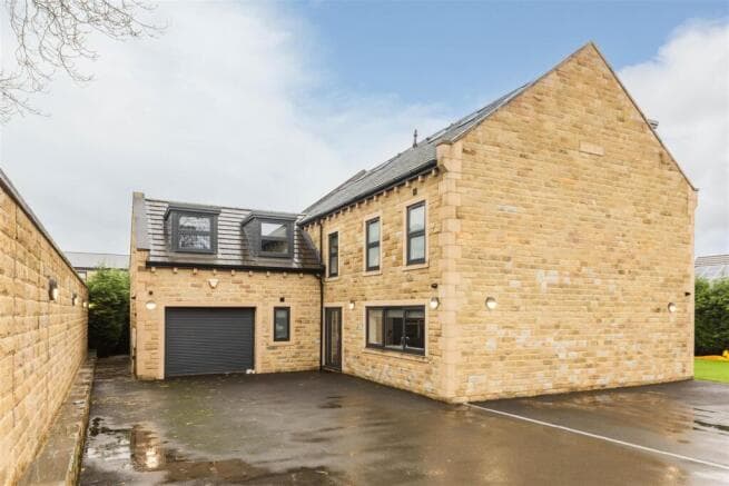 5 bed Detached for sale in bradford